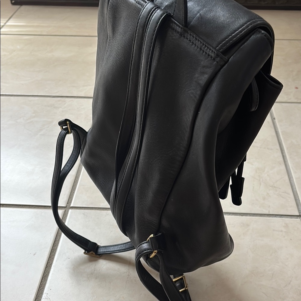 Vintage Coach90’s Black Leather Backpack with Gold Accents - Picture 5 of 9
